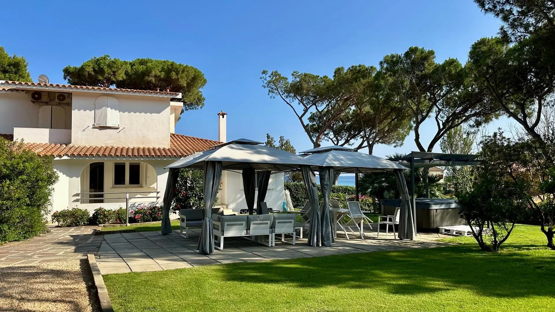 Villa Beachfront Marina Santa Margherita di Pula 0*,  Italia